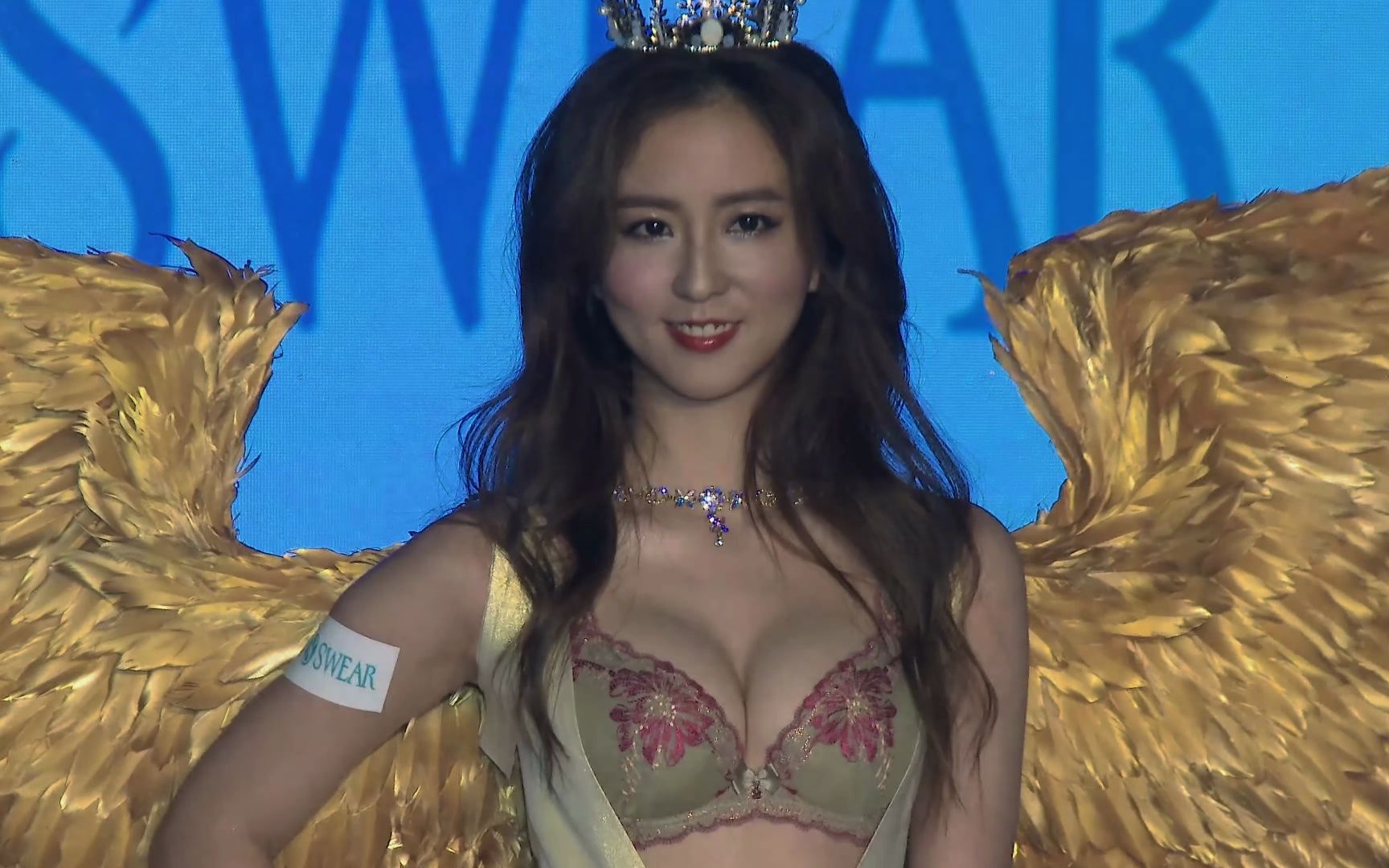 【呼之欲出】周晓涵尽显女王气质