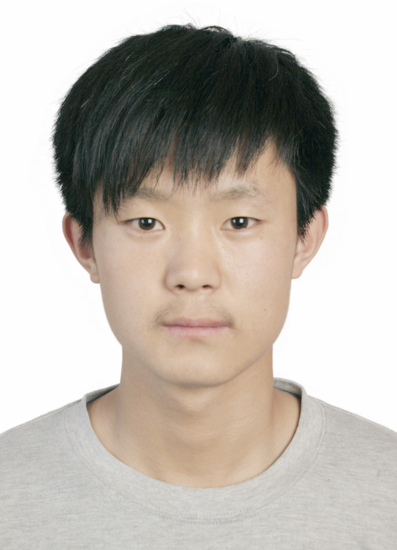 谁能把这两张照片弄成小二寸的蓝底照片啊