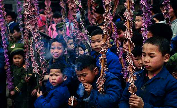 90年代中国老照片:图1过年男孩子的最爱,最后一张女孩很清纯!