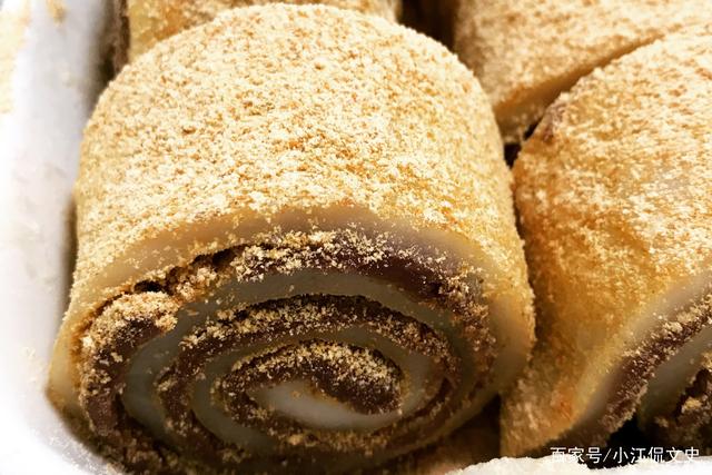 在北京,天津一代,就有这样一种美食,名叫"驴打滚".