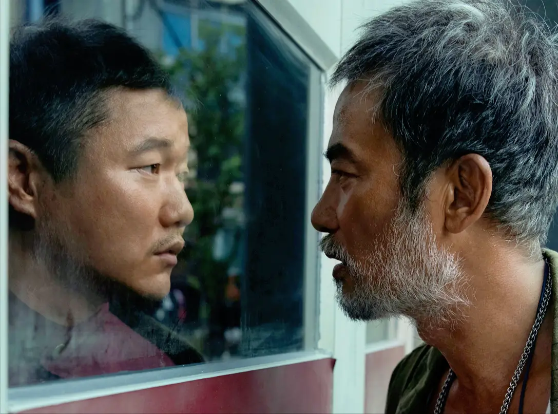 原创16岁离家妻儿成谜的肖央如何在误杀2凭借演父亲让人泪目的