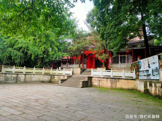 云麓宫——位于湖南省长沙市湘江西岸的岳麓山右顶峰上,风景宜人