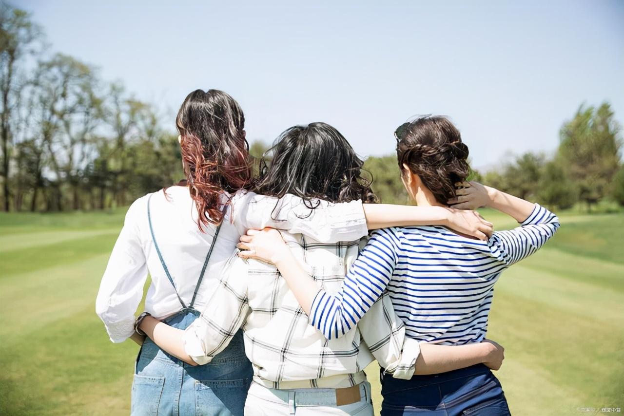 好朋友就是你经常在你爸妈面前拿她做幌子的人.2.