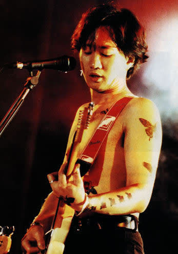 1993年黄家驹从舞台摔落去世前撒了一个谎骗了歌迷整整28年