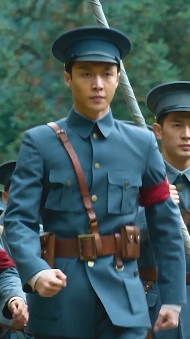 张艺兴军装也太帅了吧