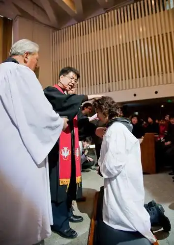 事工动态 有位姊妹,信主前不孝敬父母,对丈夫,孩子张口就骂,动手就打