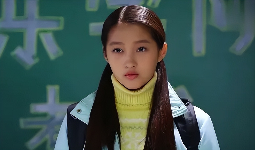 一方面就是关晓彤的经历还是太单一,虽然是童星出道,年龄不大却戏龄长