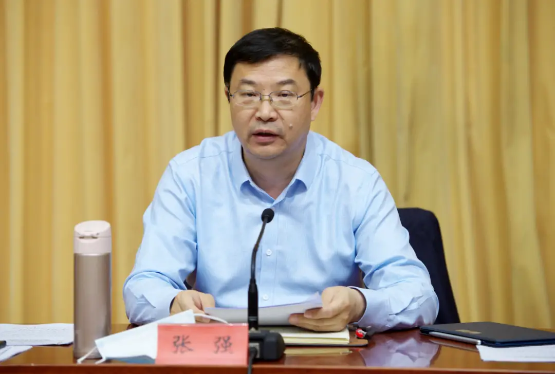 张强在全市特色产品质量提升和安全隐患整治工作视频会议上强调突出