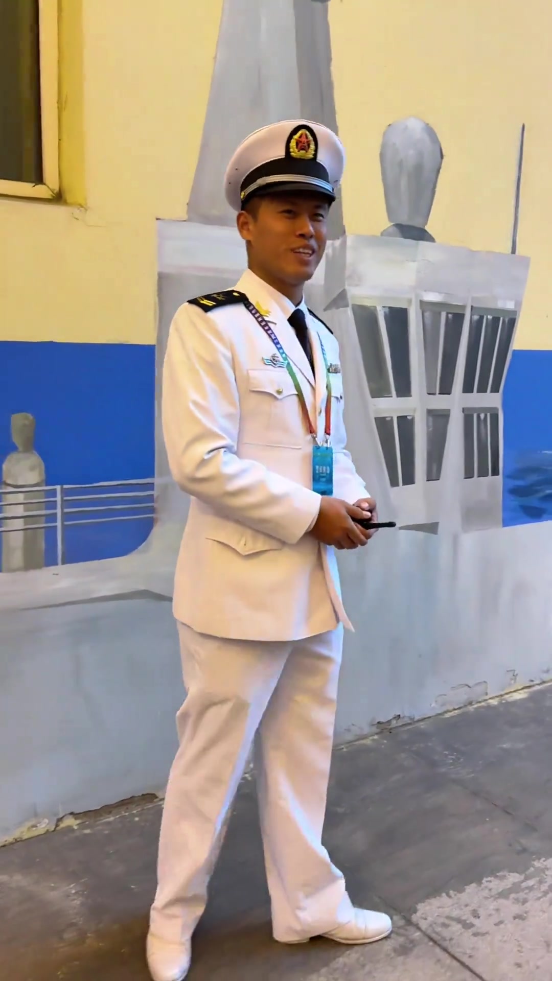 北海舰队二级军士长,高大威猛,英俊帅气