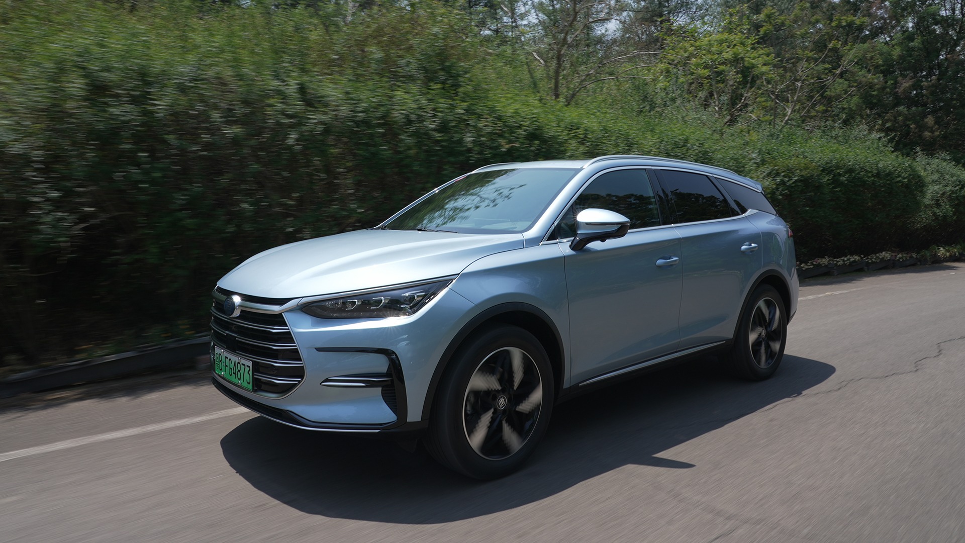 底盘升级驾驶质感更好体验比亚迪唐dmi冠军版