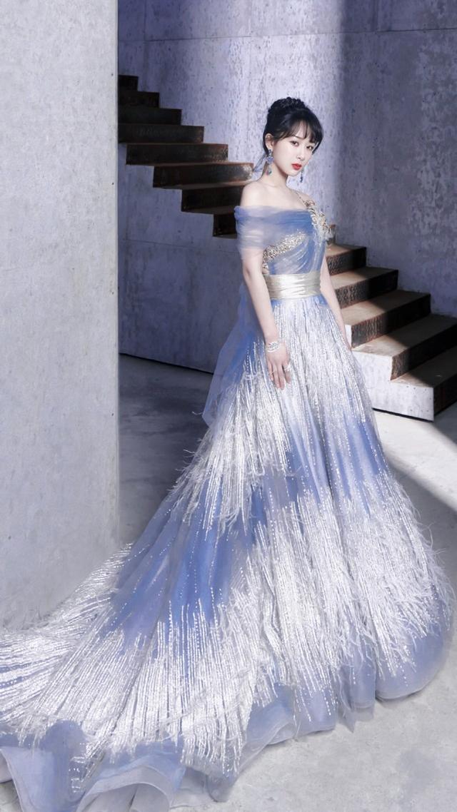 杨紫最美的红毯造型,清新温柔令人太惊艳,完全自带韩剧女主打光