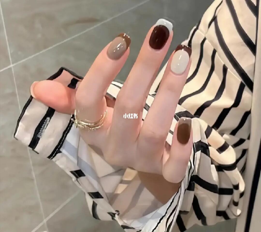 超显气质的美甲高级显白小短甲