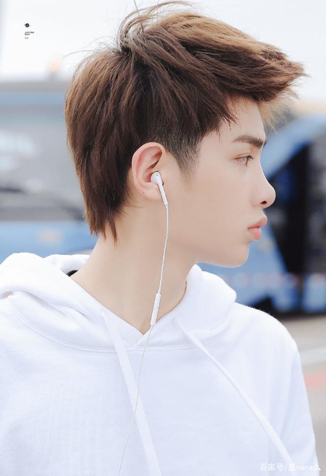 justin黄明昊奶萌酷帅侧颜大合集