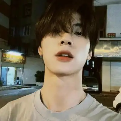 慵懒少年感阳光男神男生头像 学院运动风日常生活男生微信头像_男生