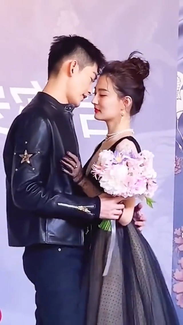 张翰徐璐这也太甜了,好般配的一对.#明星#张翰#徐璐