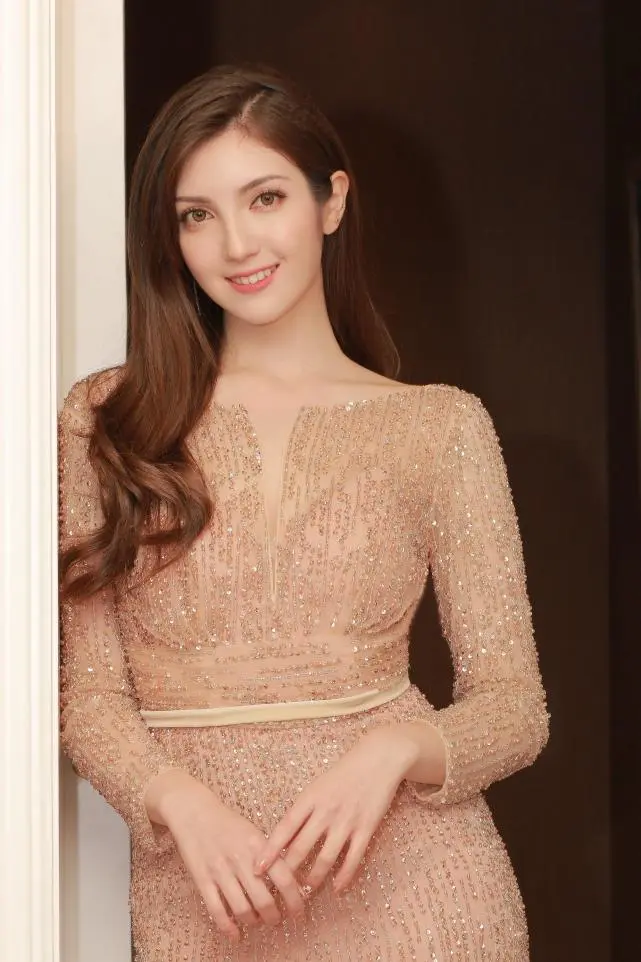 澳门小姐麦嘉欣:爱拼才会赢,我想成为新时代的"红头巾"_腾讯新闻