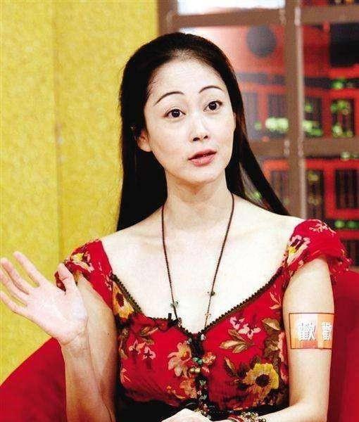 2002年,于佳卉与好姐妹蒋勤勤突然翻脸 于佳卉向媒体怒斥蒋勤勤