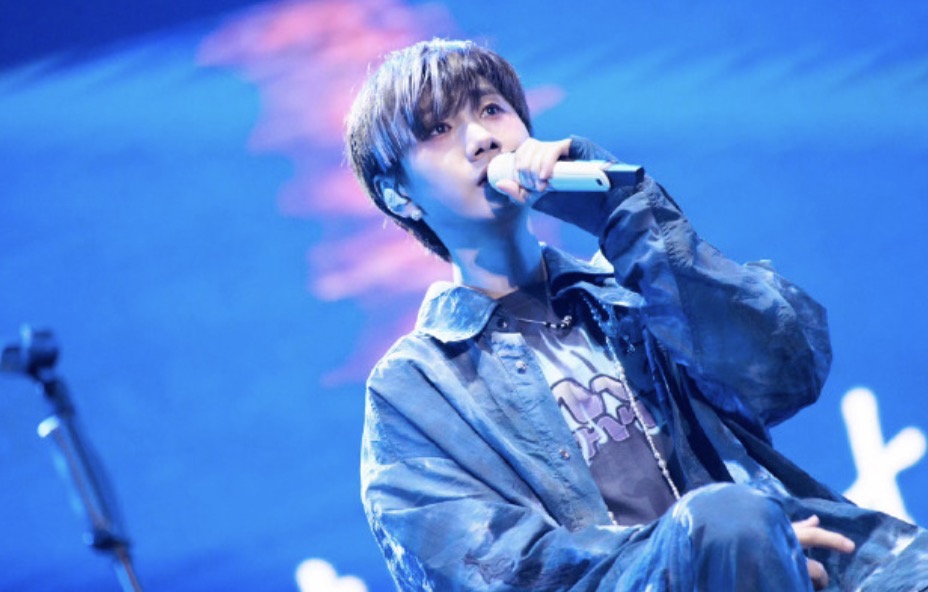 汪苏泷去王心凌的演唱会担任嘉宾!  王心凌也是贴脸开大.