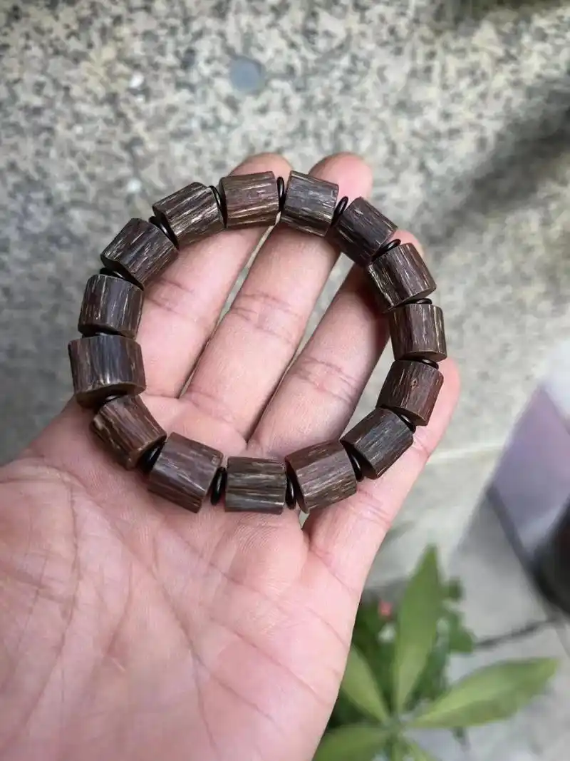沉香手串.沉香 随形手串 15颗,大气净重 15.5克 - 抖音