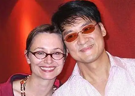 周华健真的是好男人吗?为什么他的妻子因"花心男人"头发斑白