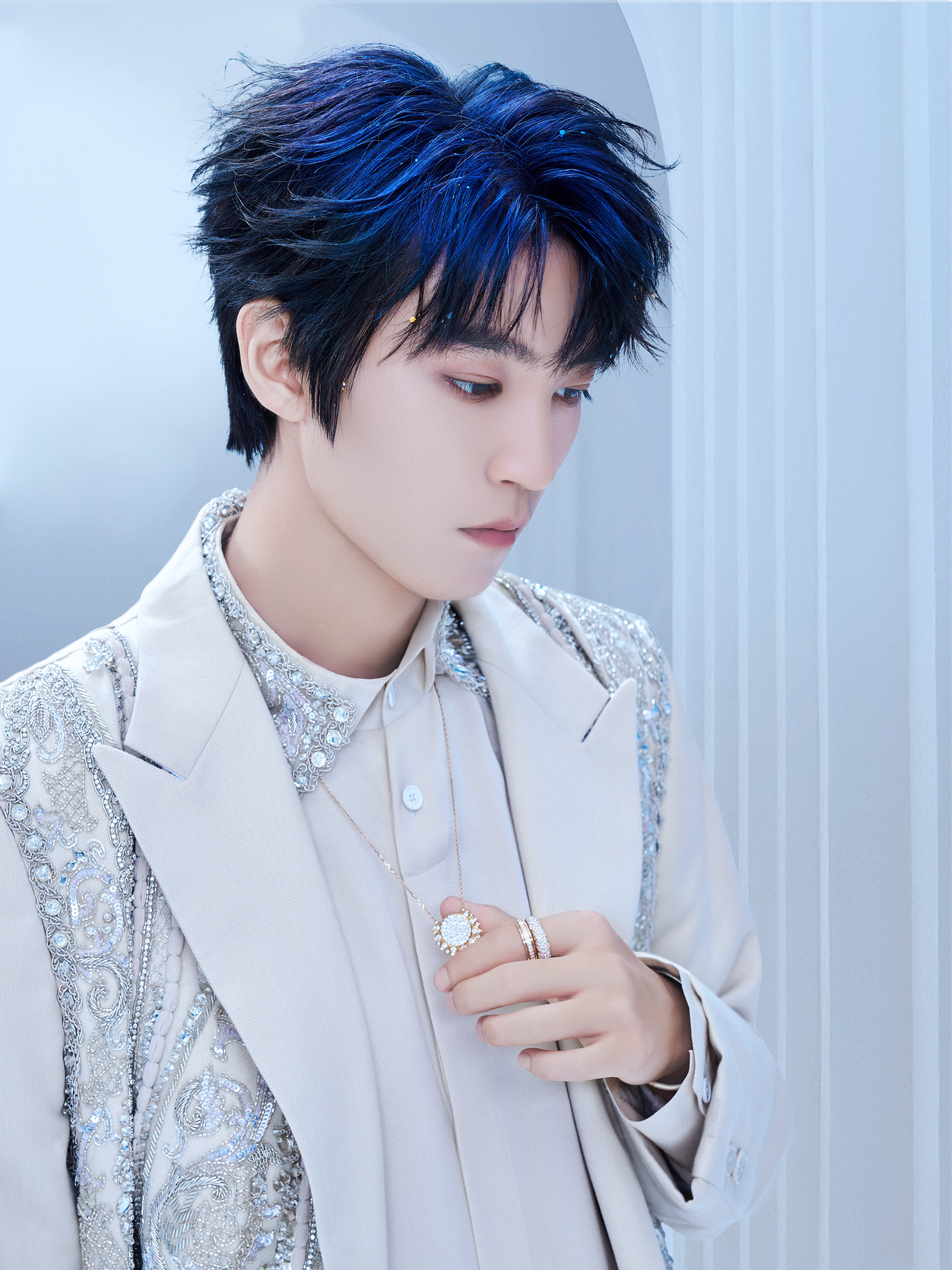 王俊凯#tfboys十年之约演唱会#@王俊凯新歌回望 眉目盈盈回望青涩