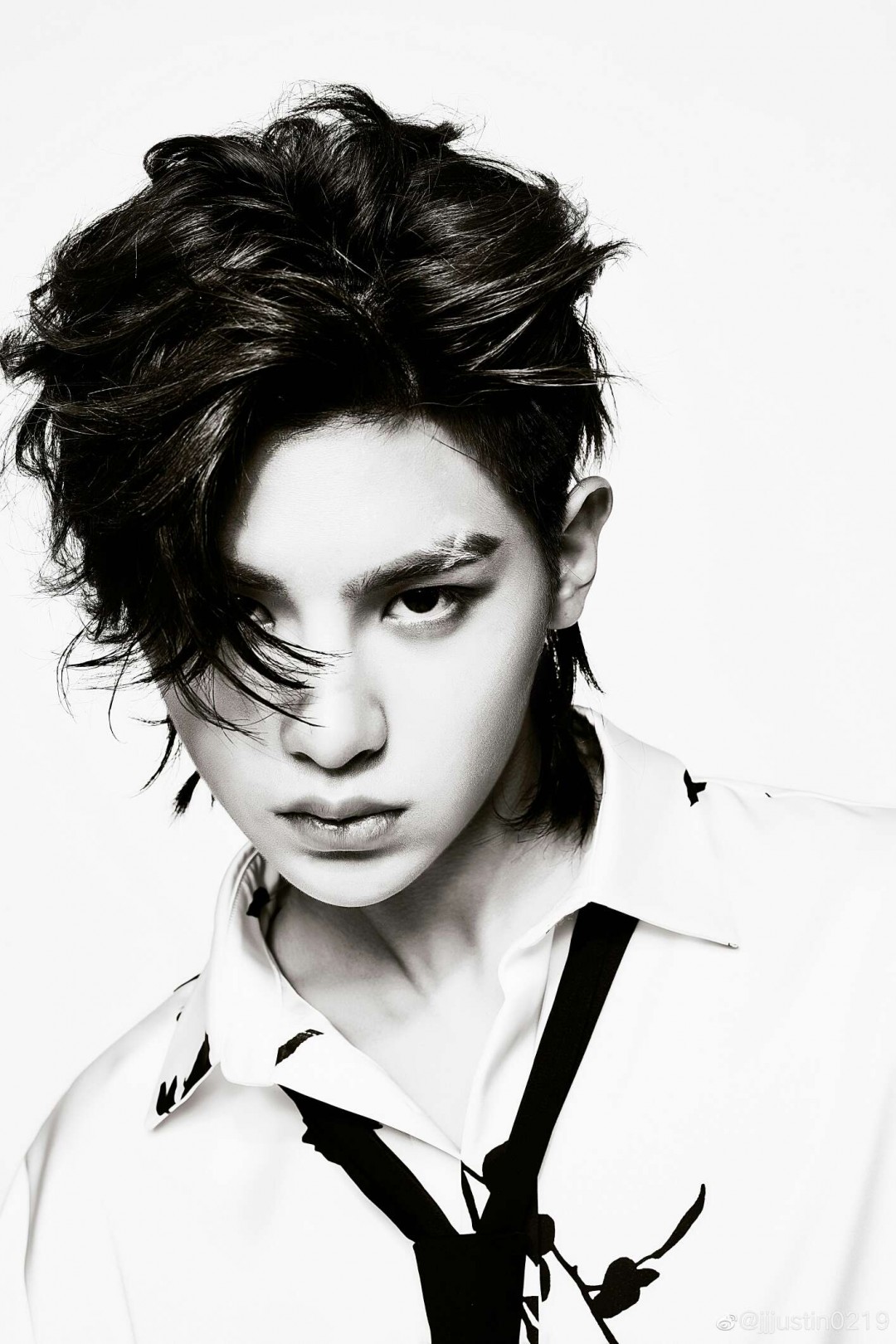 黄明昊酷黑色系爱豆