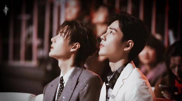 《陈情令》官方cp再合体,王一博肖战坐在一块窃窃私语,画面太美_女孩