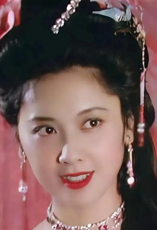 看见71岁朱琳老去的模样,才知道素颜时代的第一美女果然名不虚传