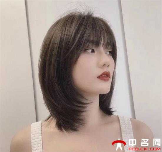 有层次感的碎发直发如何剪一个有层次感的发型