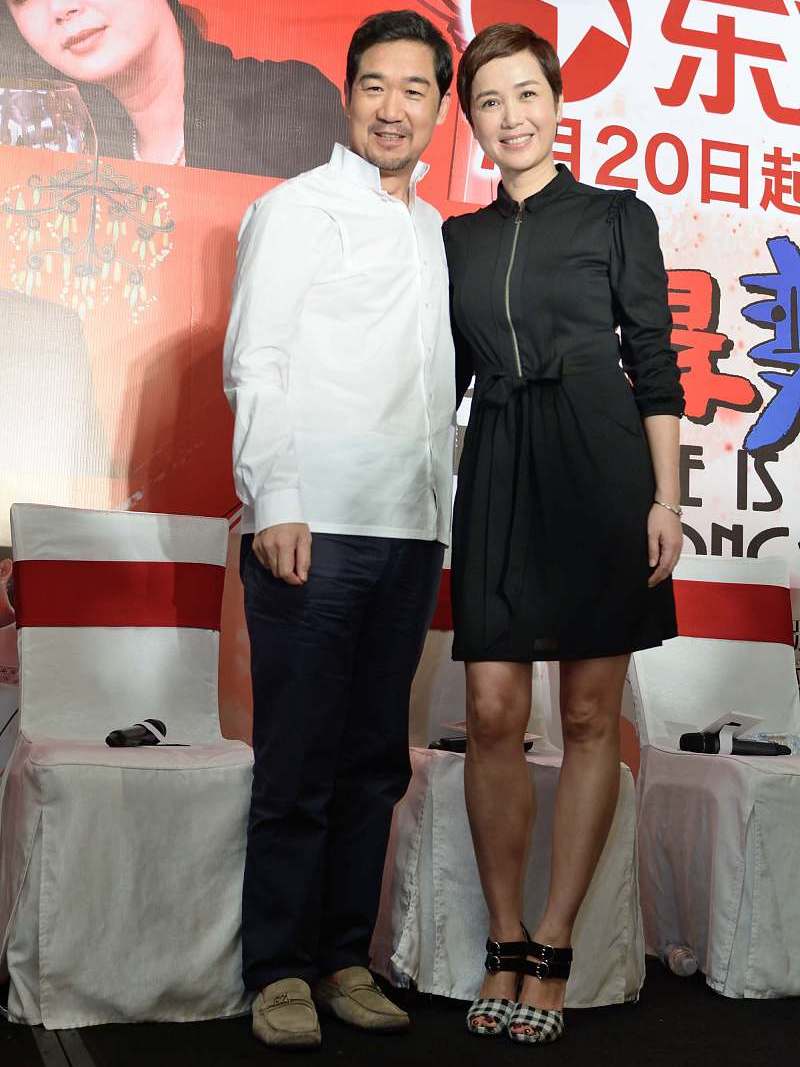 蒋雯丽与张国立相聚,两人是多年的挚友,温暖治愈!