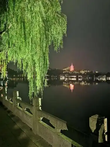 夜游西湖