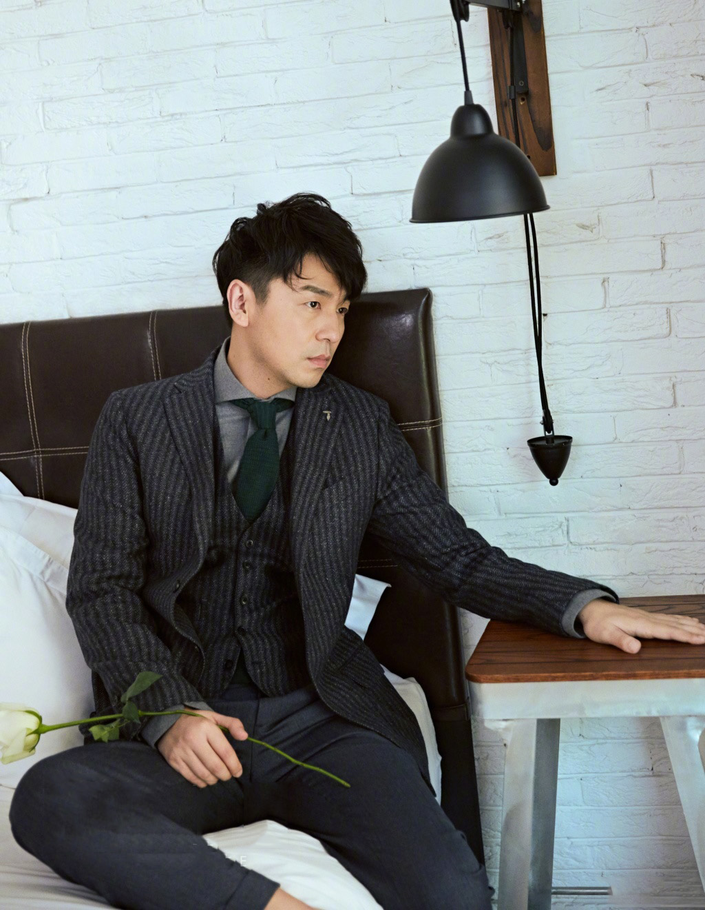 雷佳音帅气十足时尚质感写真图片