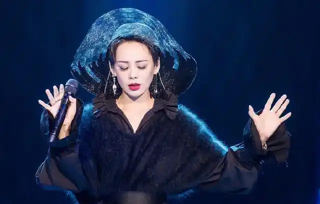 "真性情"的宁静,才是娱乐圈真正的聪明人