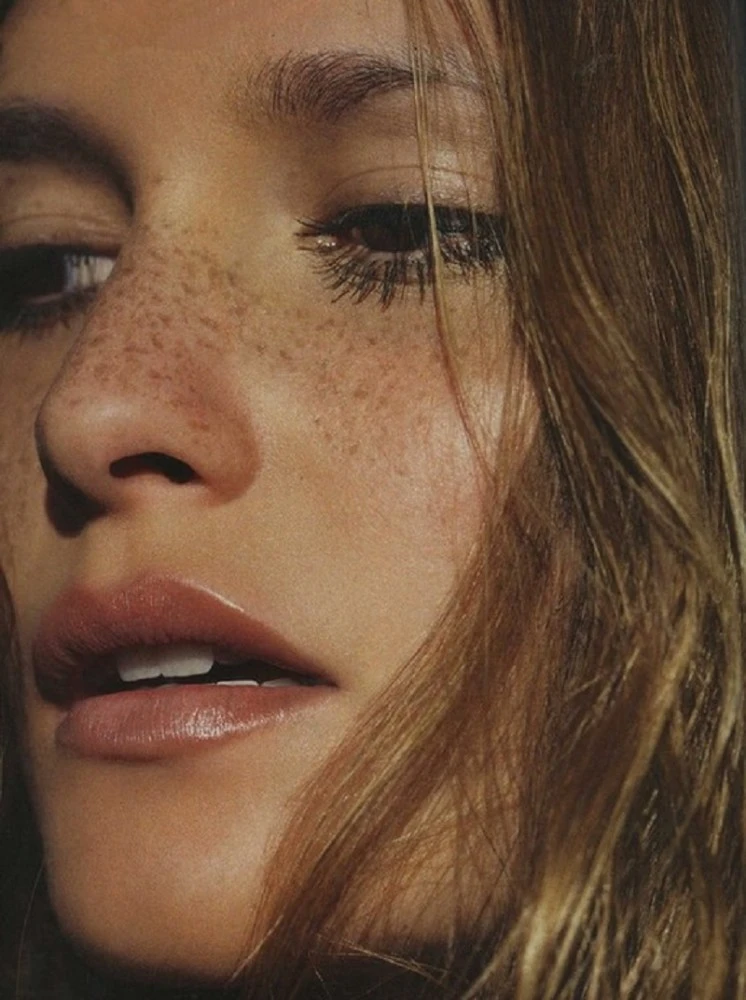 西门庆女人里唯一的模特身材是第3房孟玉楼属于雀斑美人