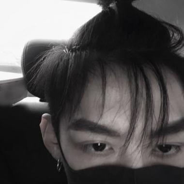 帅气的半边脸男生头像