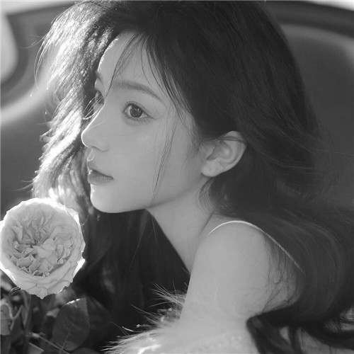 迷人的女生黑白头像,展现女性的个性与内涵_黑白_头像控
