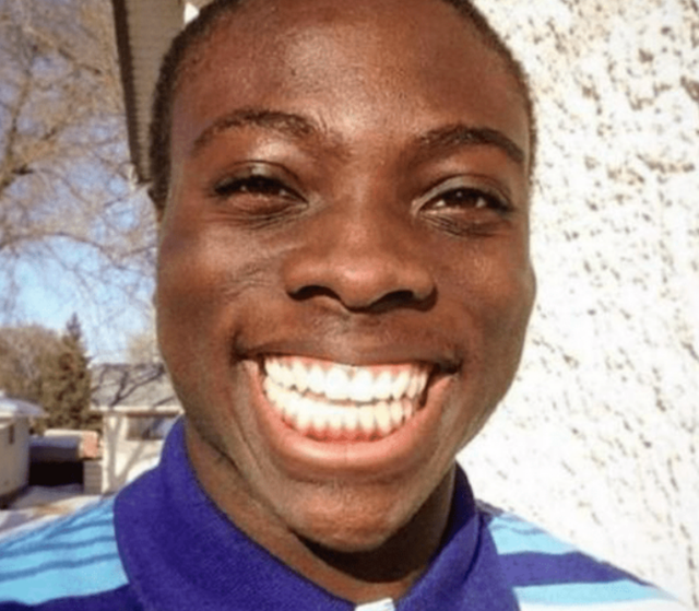 非洲人不用苹果手机的原因是啥看到他们的自拍照网友笑出腹肌