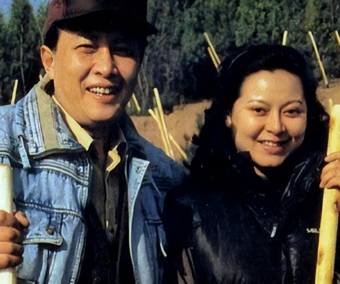 回顾演员壮丽嫁大12岁唐国强婚后连生两子一家五口幸福美满