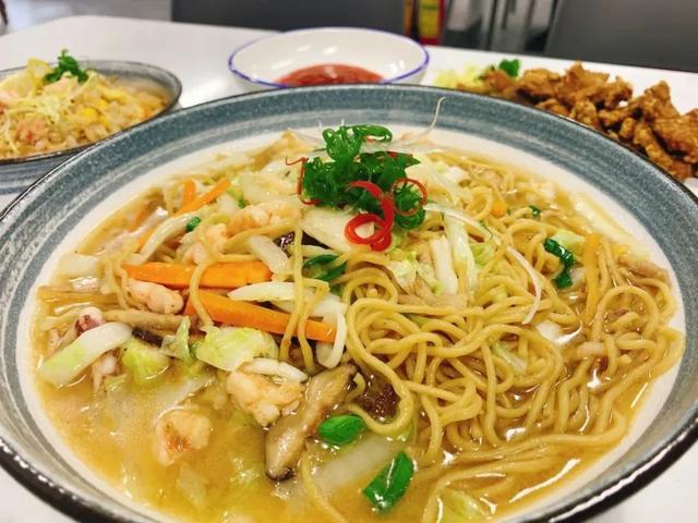 炸至金黄的炸物,蘸点蘸料 这美妙的口感应该没人能抗拒 ~ 海鲜卤面