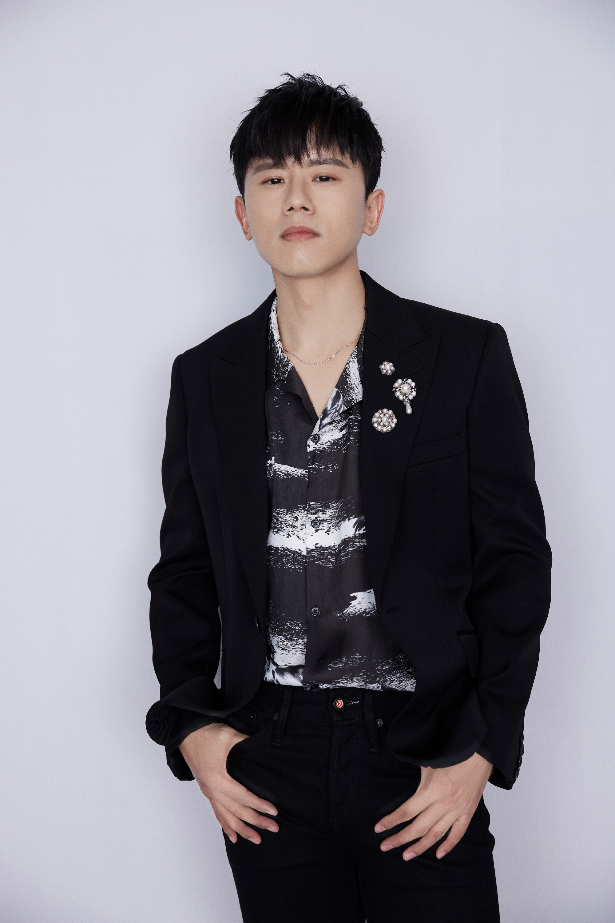 女儿们第一次看张杰演唱会张杰受伤后迅速调整