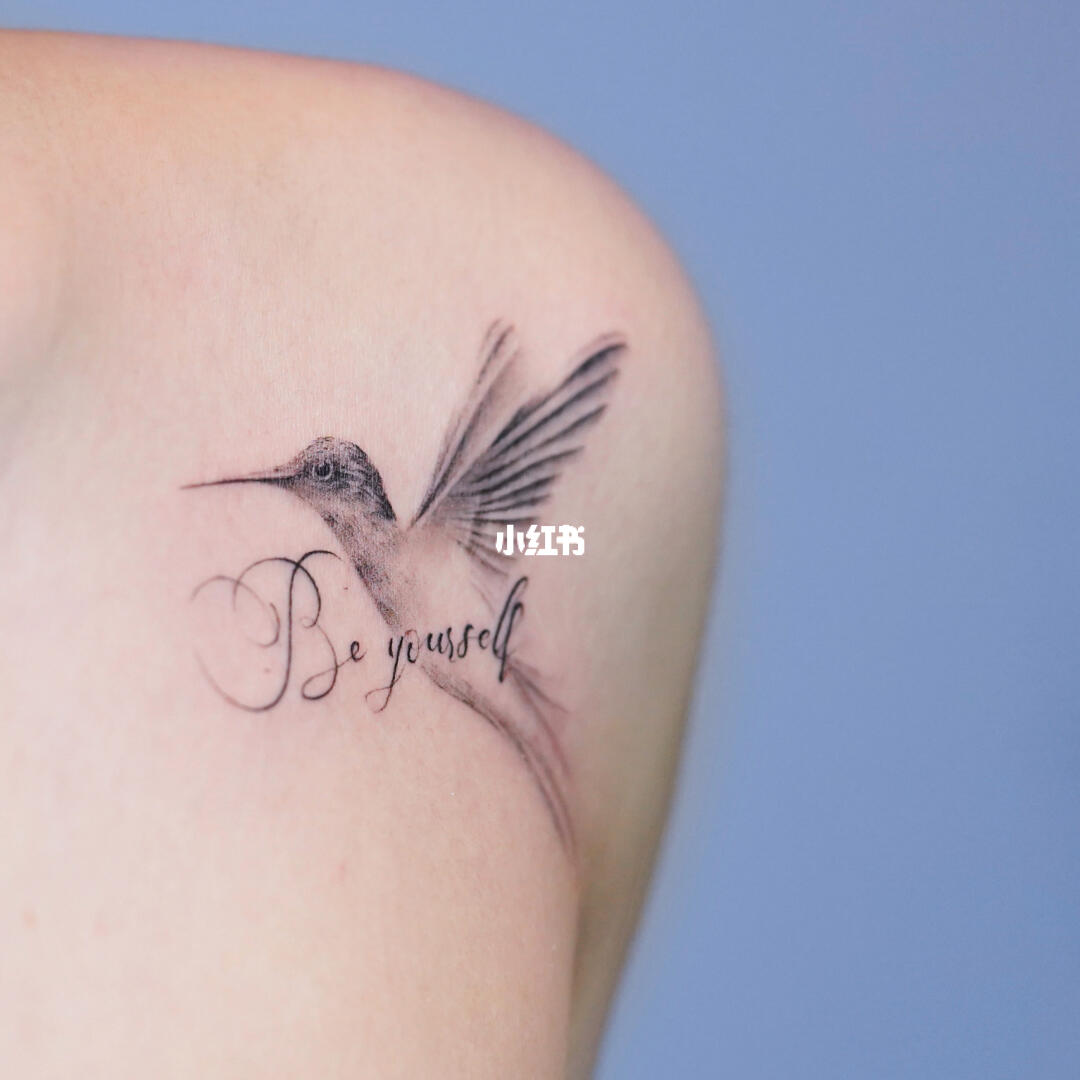 74单针英文蜂鸟纹身|94"忠于自己"_纹身_纹身也清新_美妆_彩妆