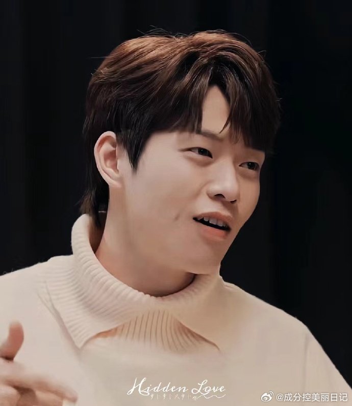 魏大勋我们仨##超话创作官#  在这个世界里,天知道那个男人笑起来有