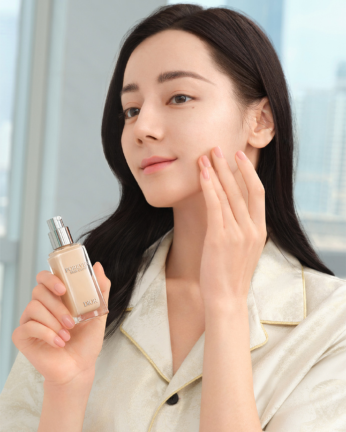 迪丽热巴迪奥全球彩妆及香氛代言人