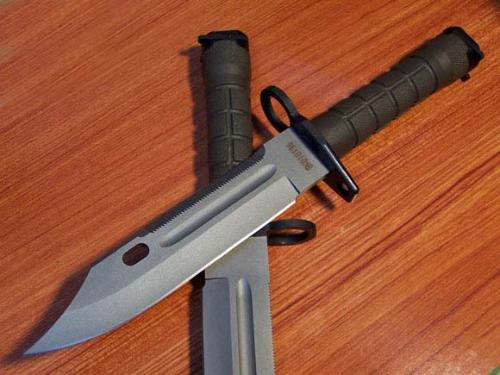 中国现役军队装备的都有那些军刀