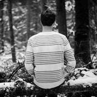 男生头像背影黑白伤感孤独_微信头像图片大全