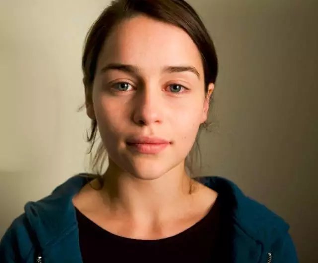(图源:boredpanda.com) 龙妈emilia clarke,素颜依旧美的不行.