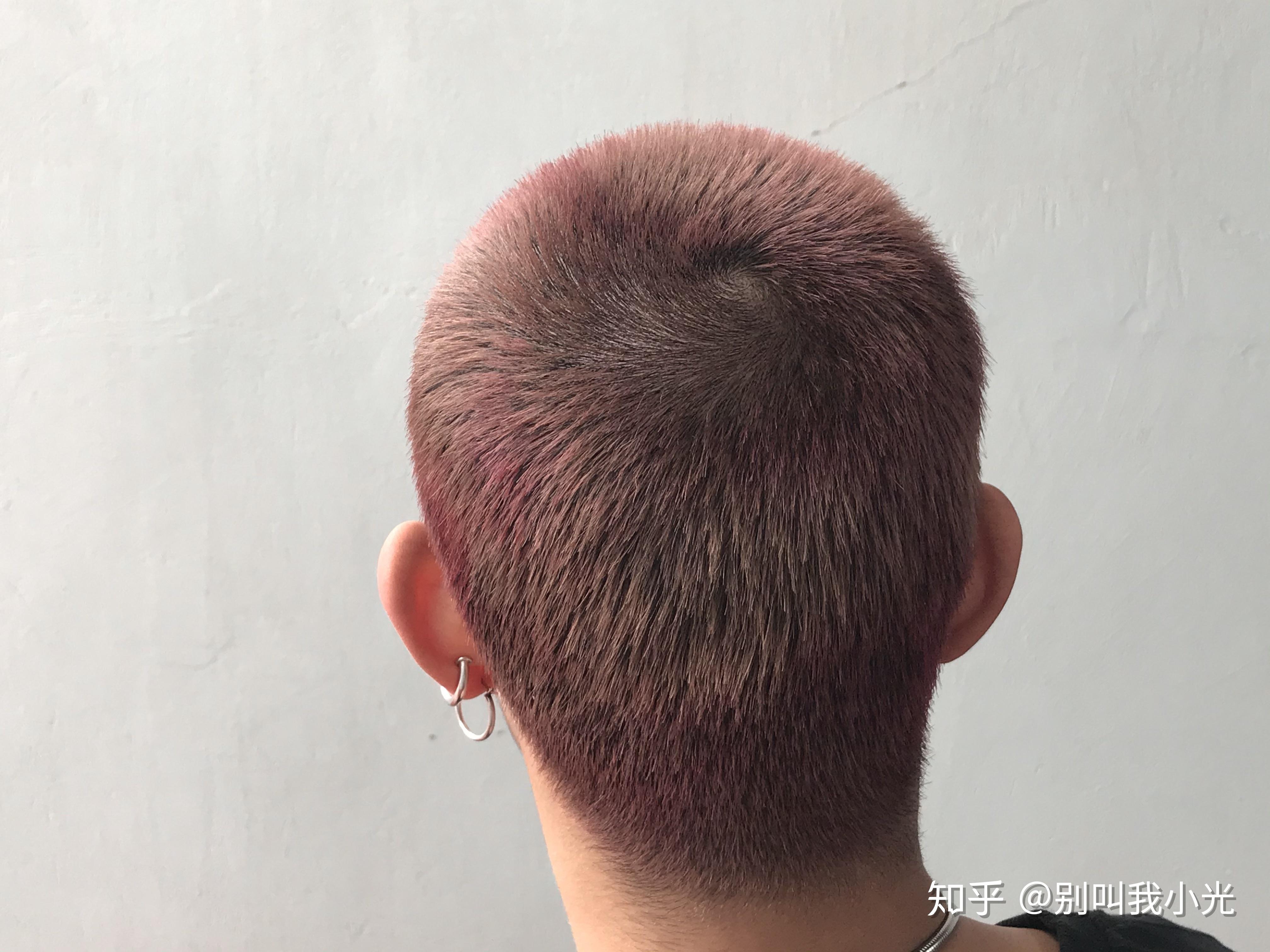 男生寸头初次染发染什么颜色