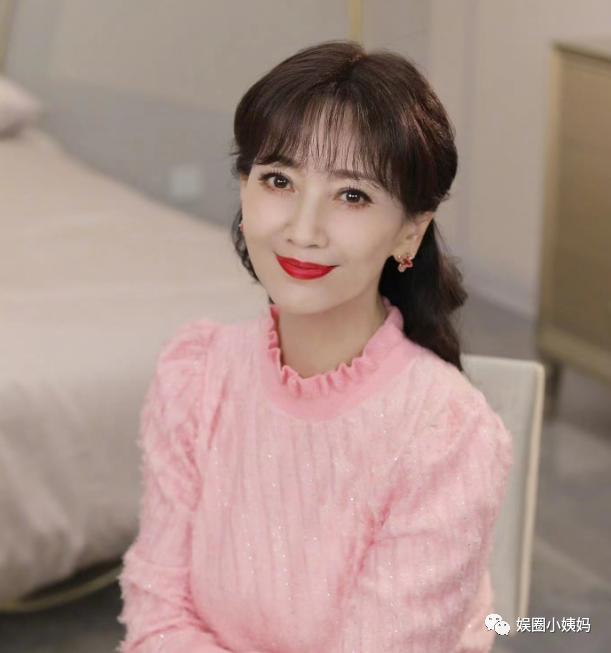 70岁赵雅芝拍摄新戏 生图曝光 满脸皱纹 没有脚脖 比例堪忧