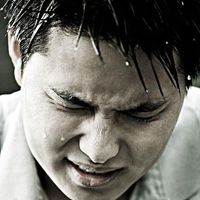 男生哭泣流泪的帅气头像男生_微信头像图片大全