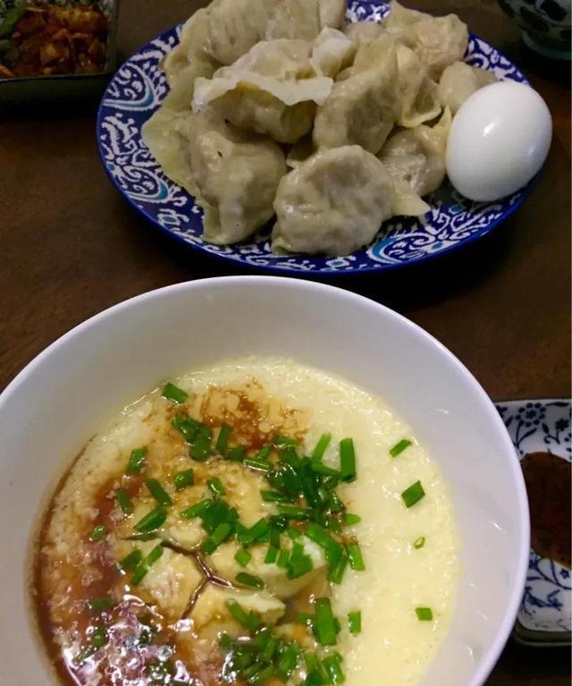 不想去外面吃早餐,想自己做,有什么既简单又营养的?